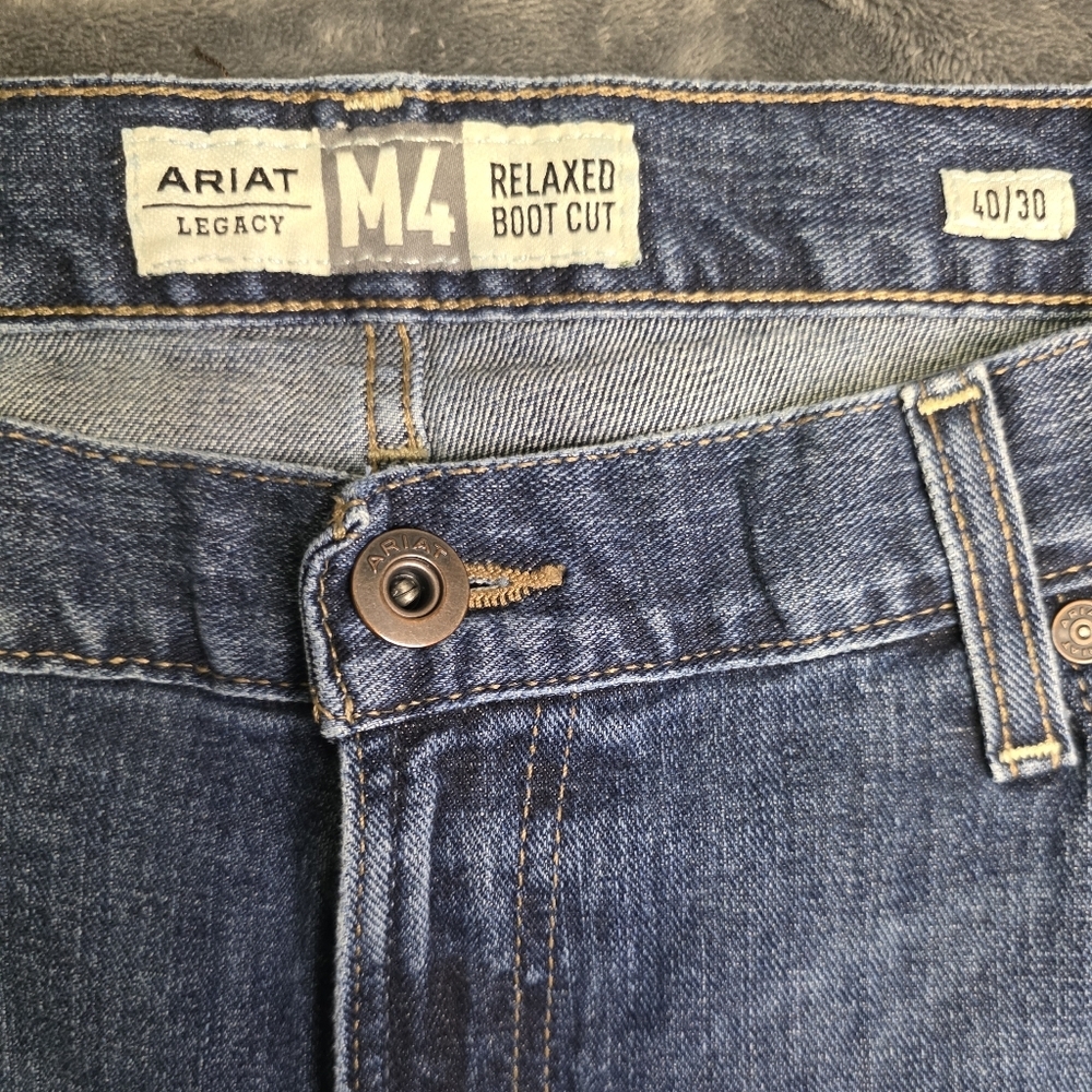 M4 Legacy Stretch JeanStyle No. 10022674Mid riseClassic 19" boot cut leg opening - Picture 5 of 14